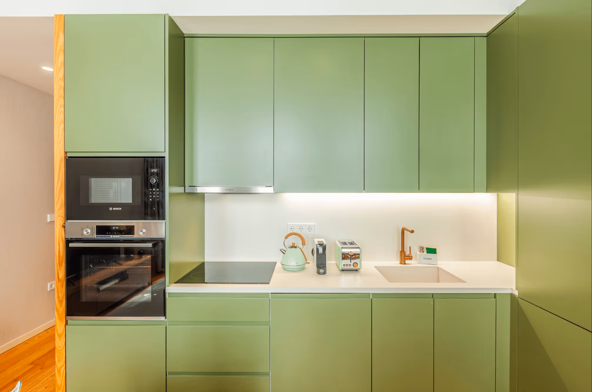 Image of a green kitchen, modern.