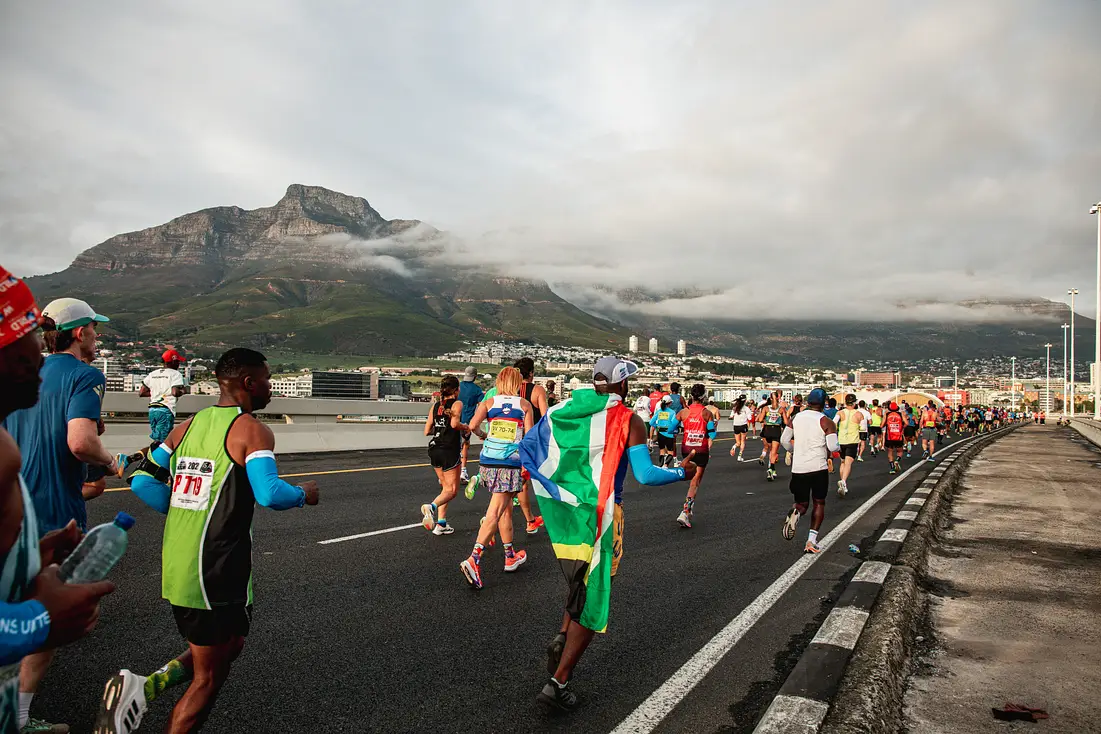 Runners in cape town by James Heron