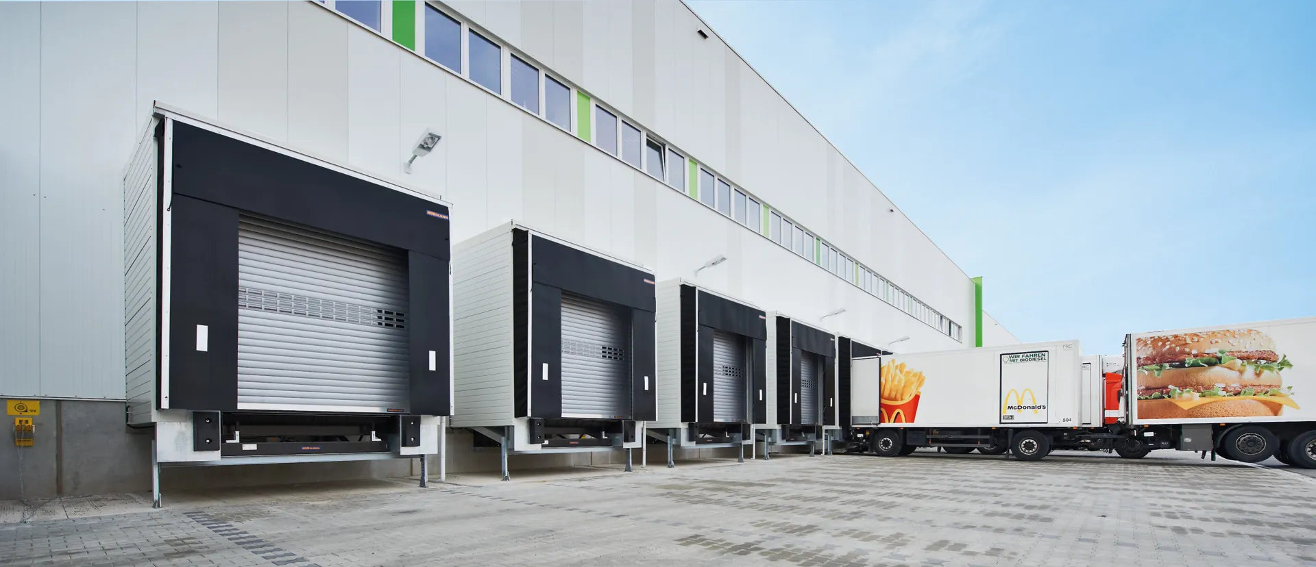 Zum Schutz vor Witterungseinflüssen und zur Geräuschreduzierung beim Ladevorgang