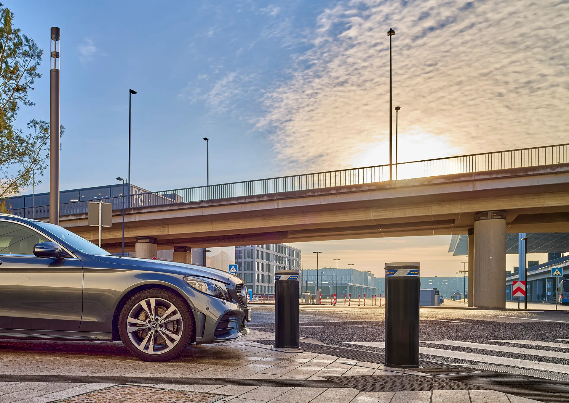 Hydraulischer High Security Poller in lackiertem Stahl