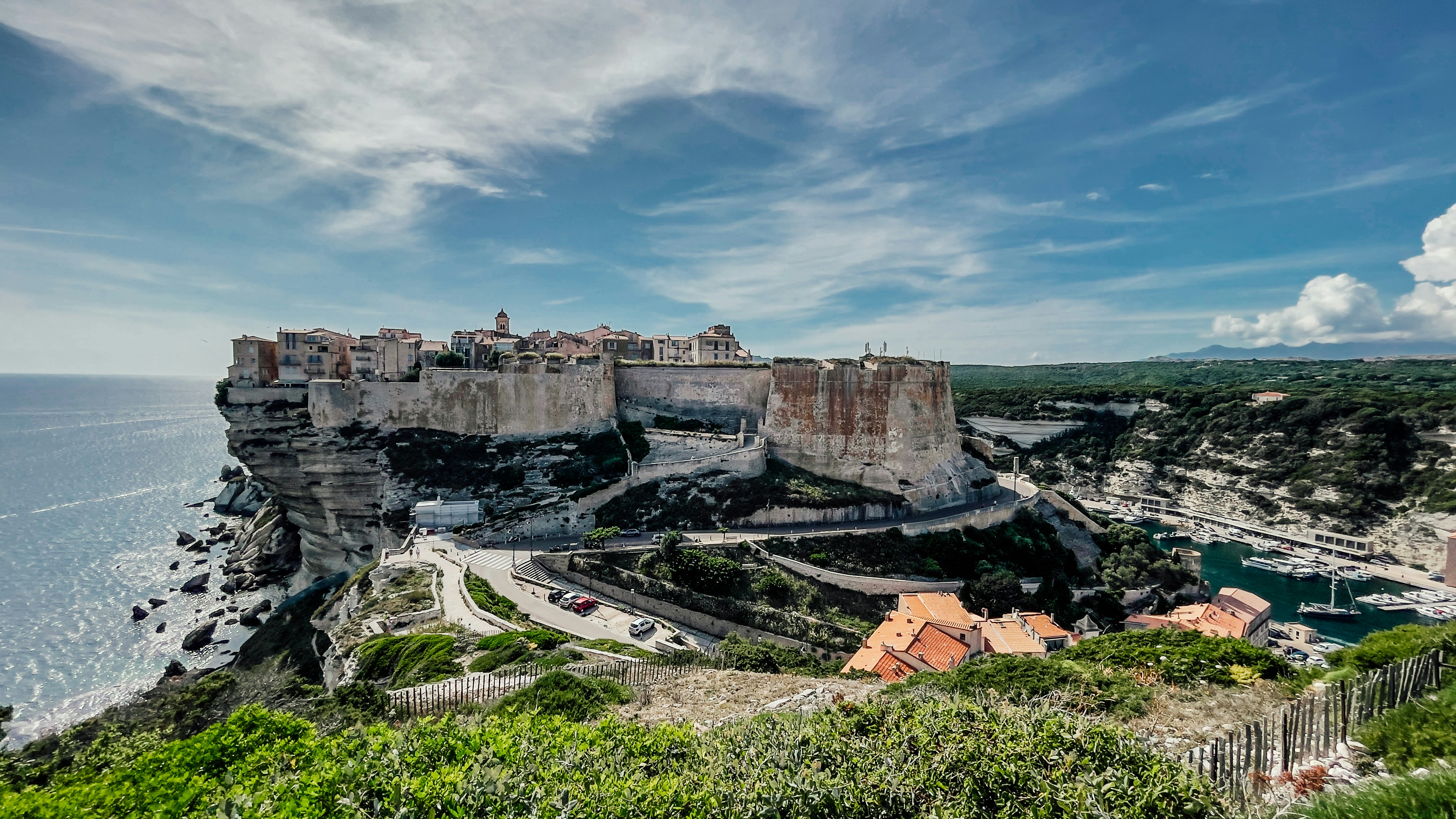 Vue typique de Provence, région ciblée par la démoustication naturelle et écologique Biobelt.
