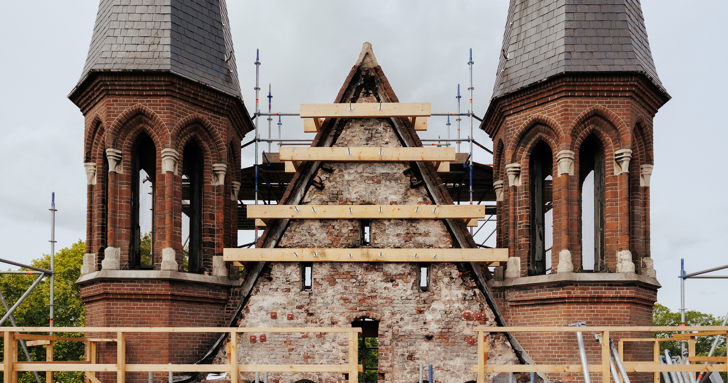 Zeven keer waarom de afgebrande Vondelkerk bijzonder is
