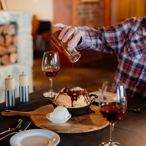 Pouring chocolate sauce