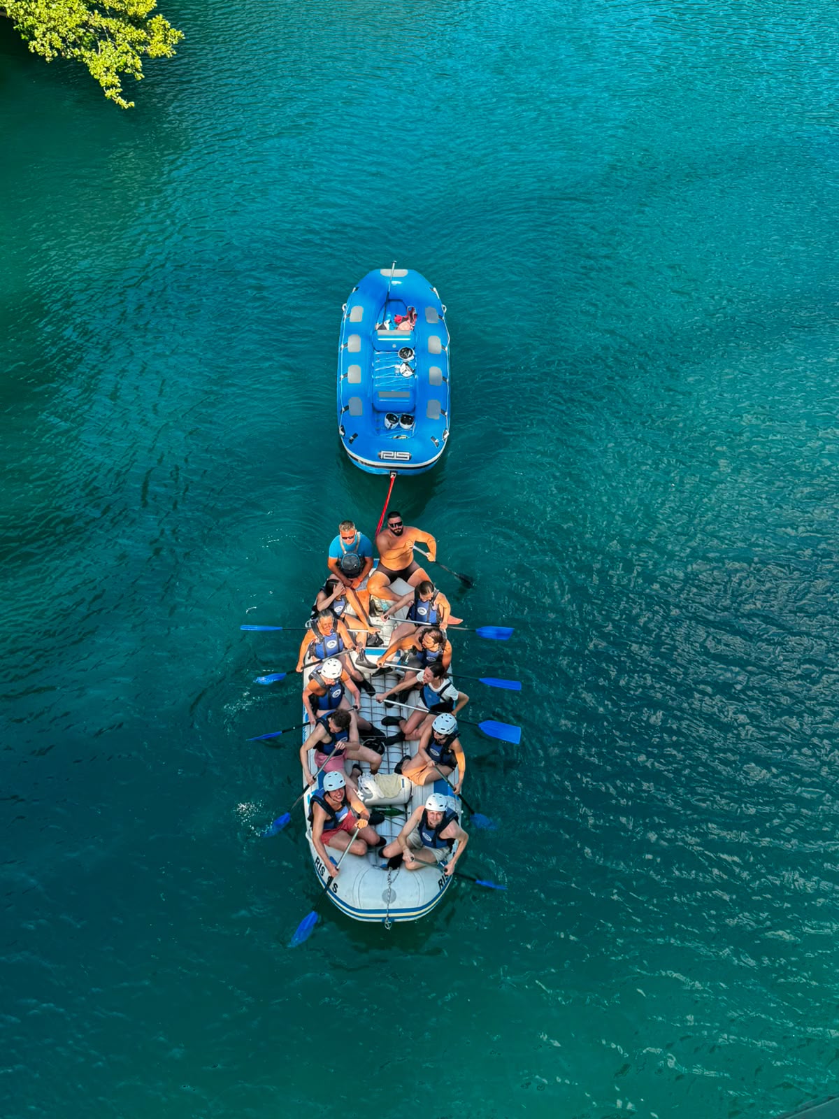 Dva rafting čamca na Uni snimljena dronom
