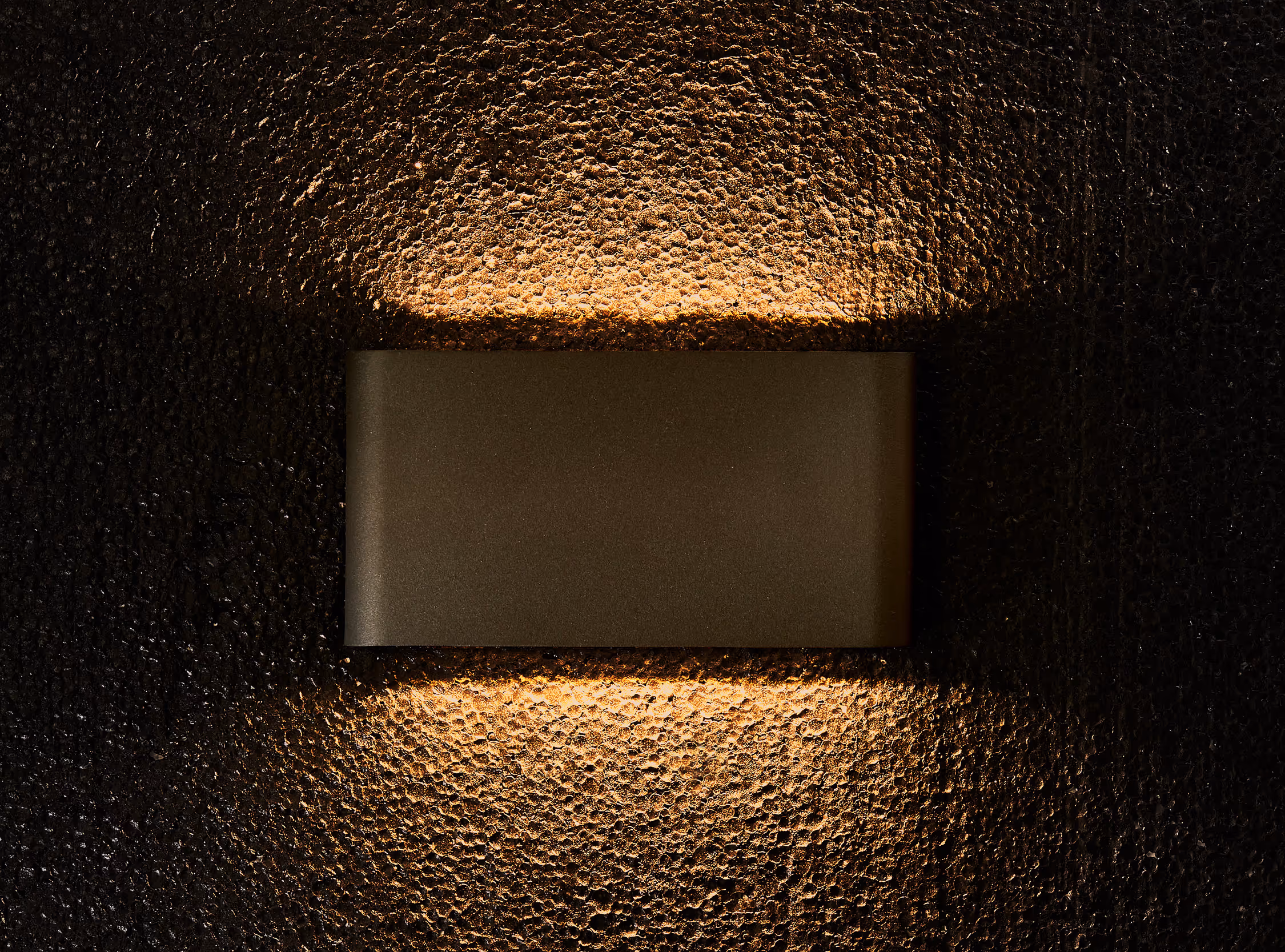 Splash proof wall mounted downlight