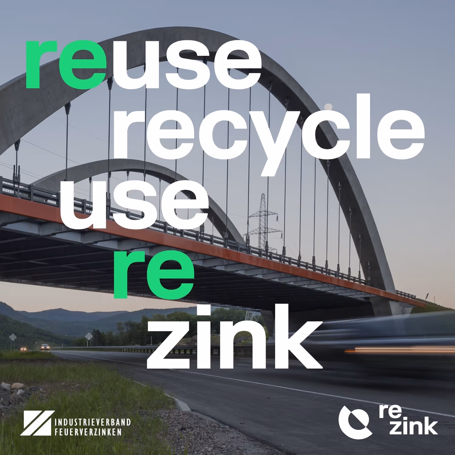 Autobahnbrücke mit Betonbögen bei Dämmerung, darüber die Worte reuse, recycle, use, re und zink in großen weißen und grünen Buchstaben.