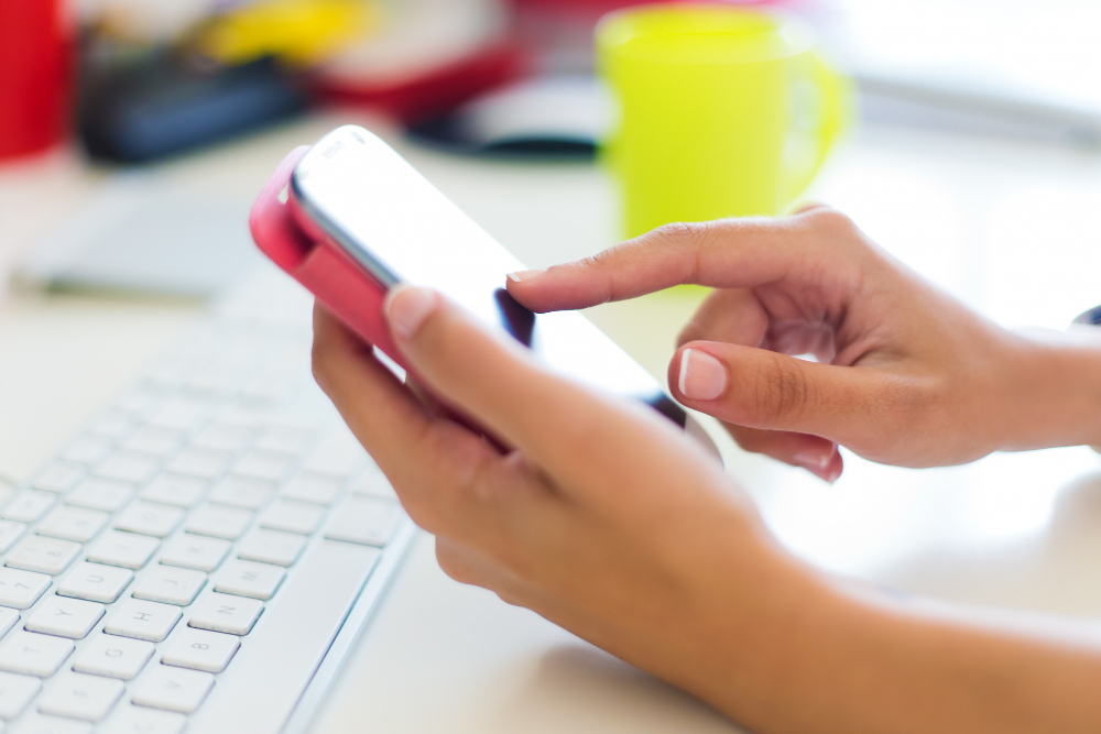 עסקים משתמשים במערכת דיוור SMS