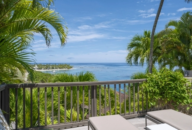Transats avec vue sur la mer depuis le Bungalow Vue Mer à La Toubana Hôtel & Spa en Guadeloupe.