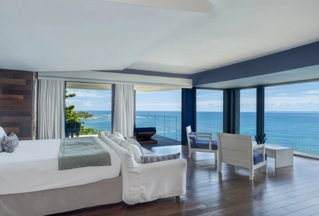 Chambre de la Suite Panoramique à La Toubana Hôtel & Spa, avec vue imprenable sur la mer en Guadeloupe.