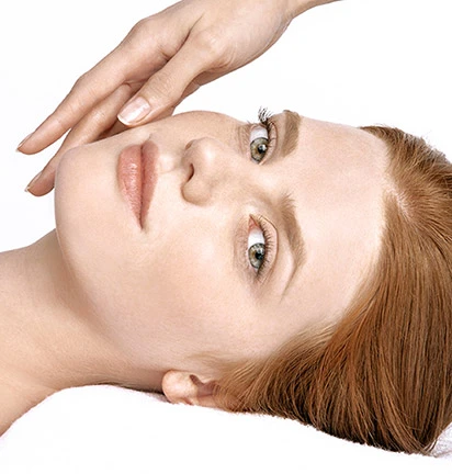 Soin visage anti-âge d’exception au spa de La Toubana Hôtel & Spa, en bord de mer à Sainte-Anne.