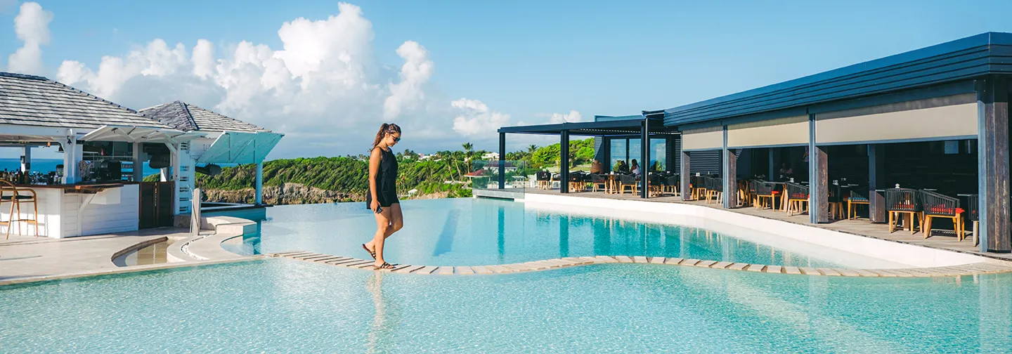 Piscine à débordement avec vue mer à La Toubana Hôtel & Spa en Guadeloupe