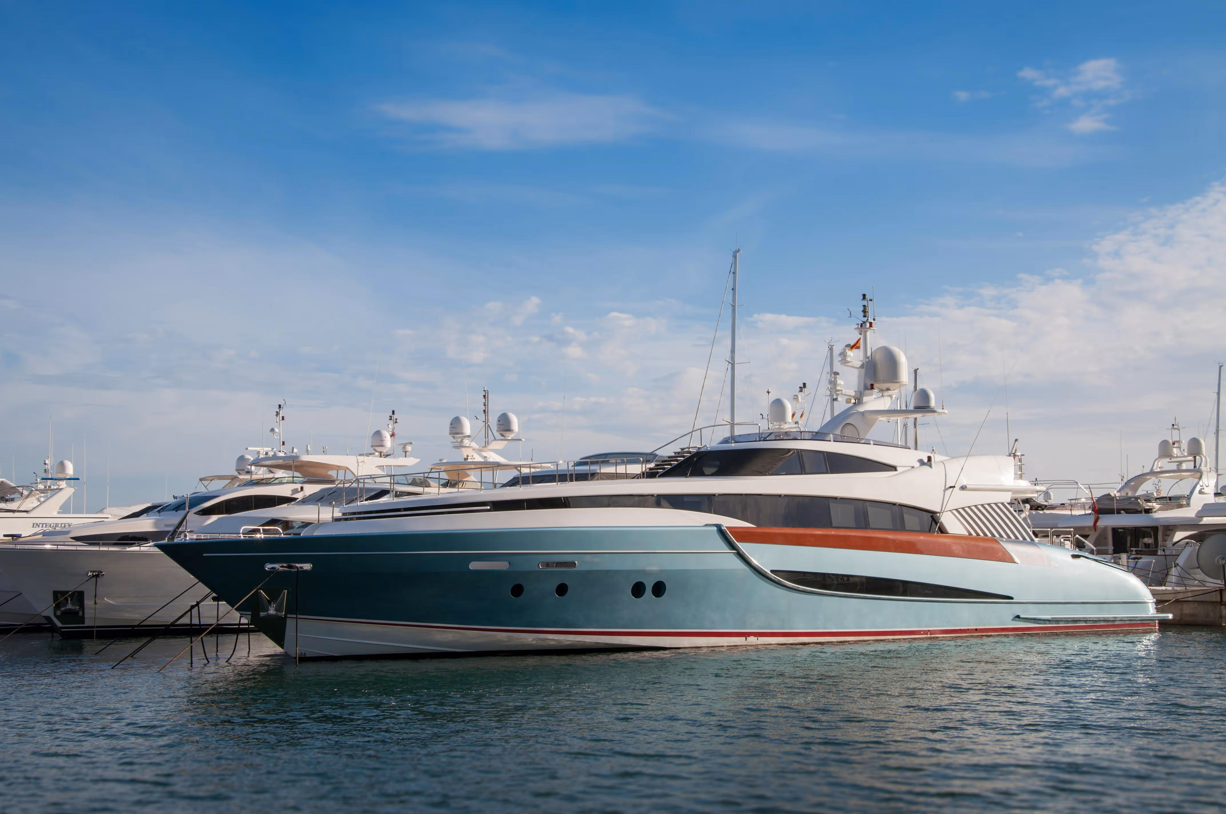 Barco na marina