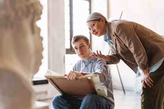 Art teacher provides feedback to her student regarding shading