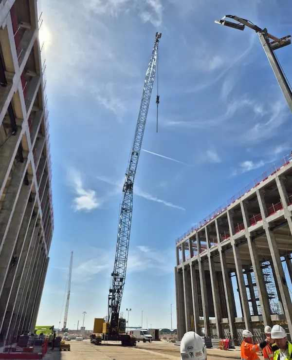 Hijskraan batterijpark in aanbouw