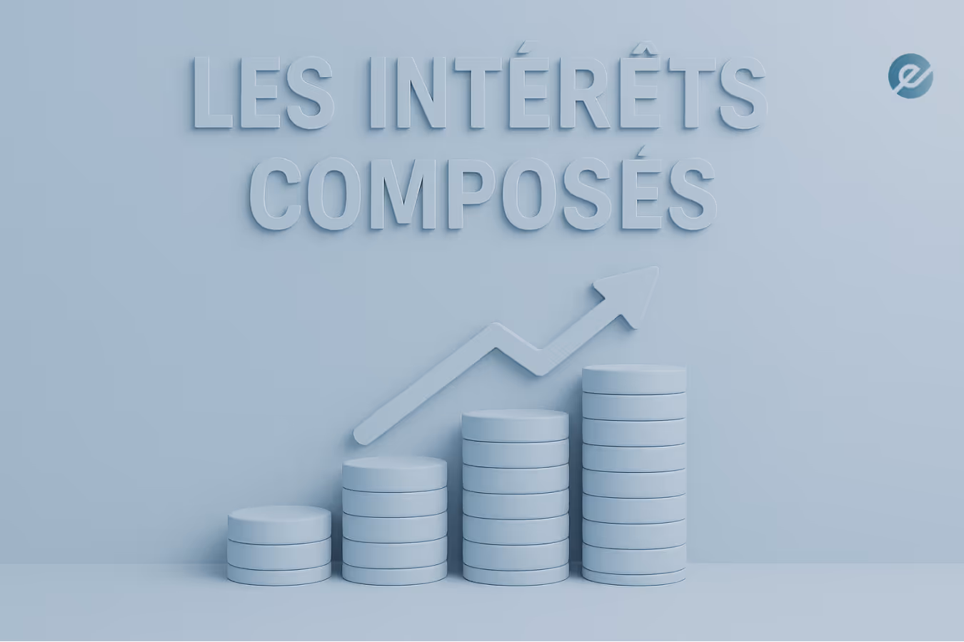 Les intérêts composés – croissance visuelle d’un capital avec des piles de pièces et une flèche ascendante.