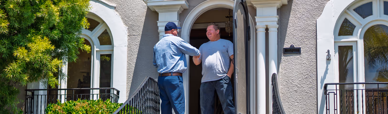 harbor pest tech greeting bed bug customer