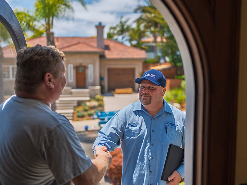 harbor pest control pro greeting homeowner