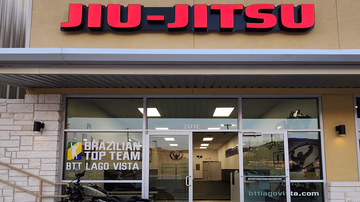 Photograph of the front of the Jiu Jitsu gym.