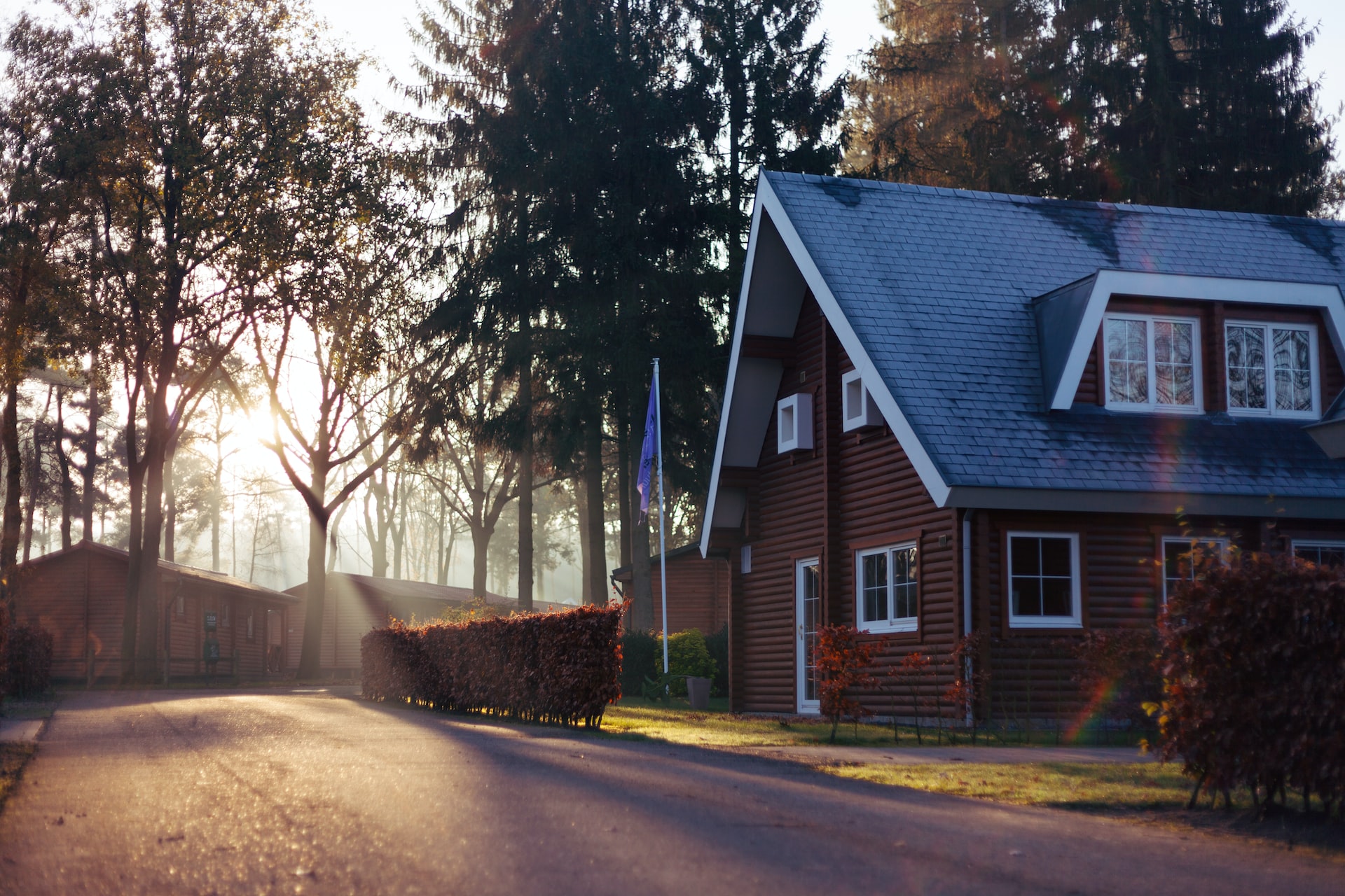 Holzhaus im Sonnenuntergang