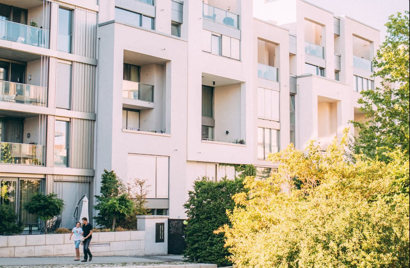 Mehrere moderne Apartmenthäuser