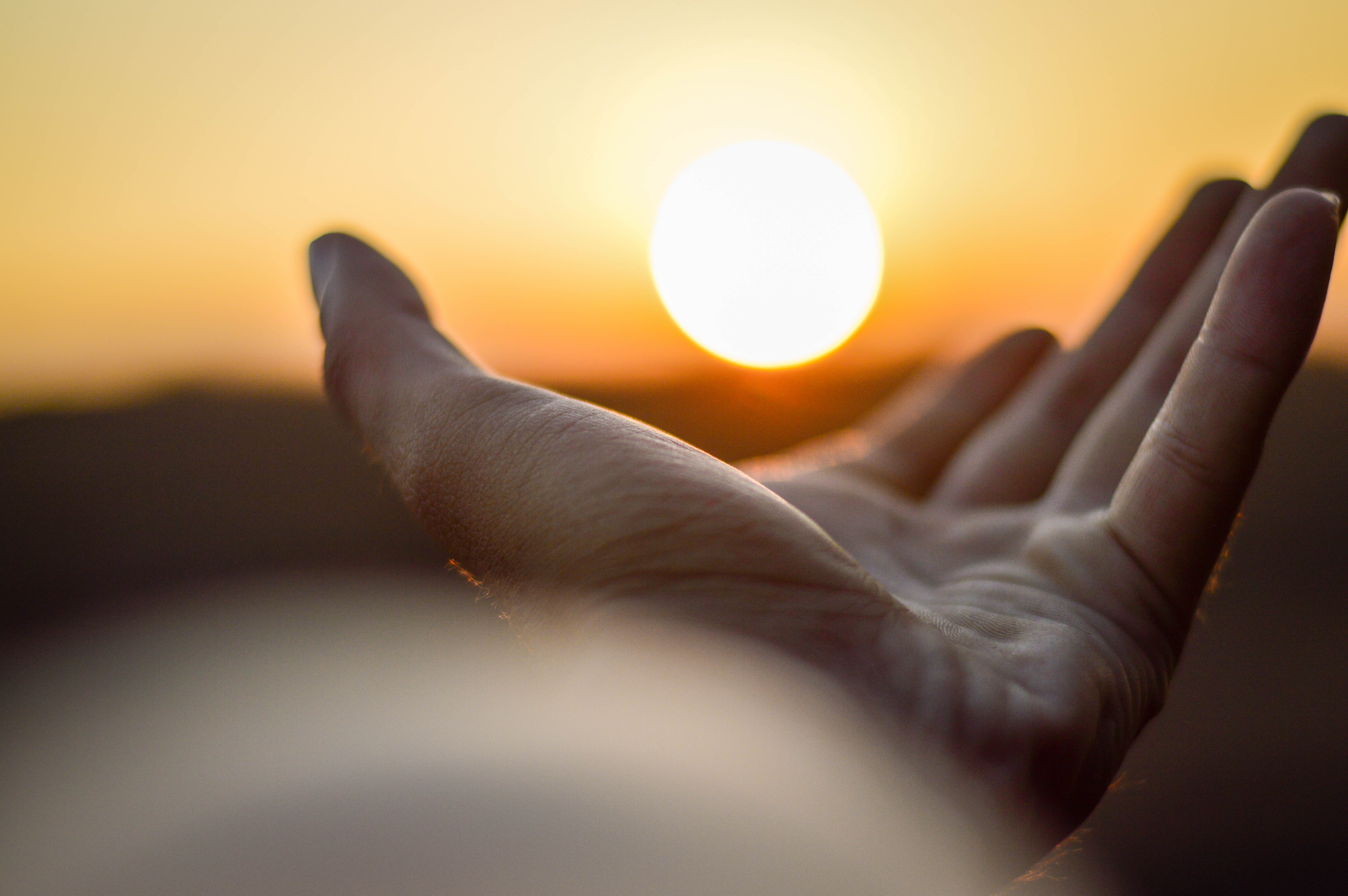 Die Hand und die Sonne