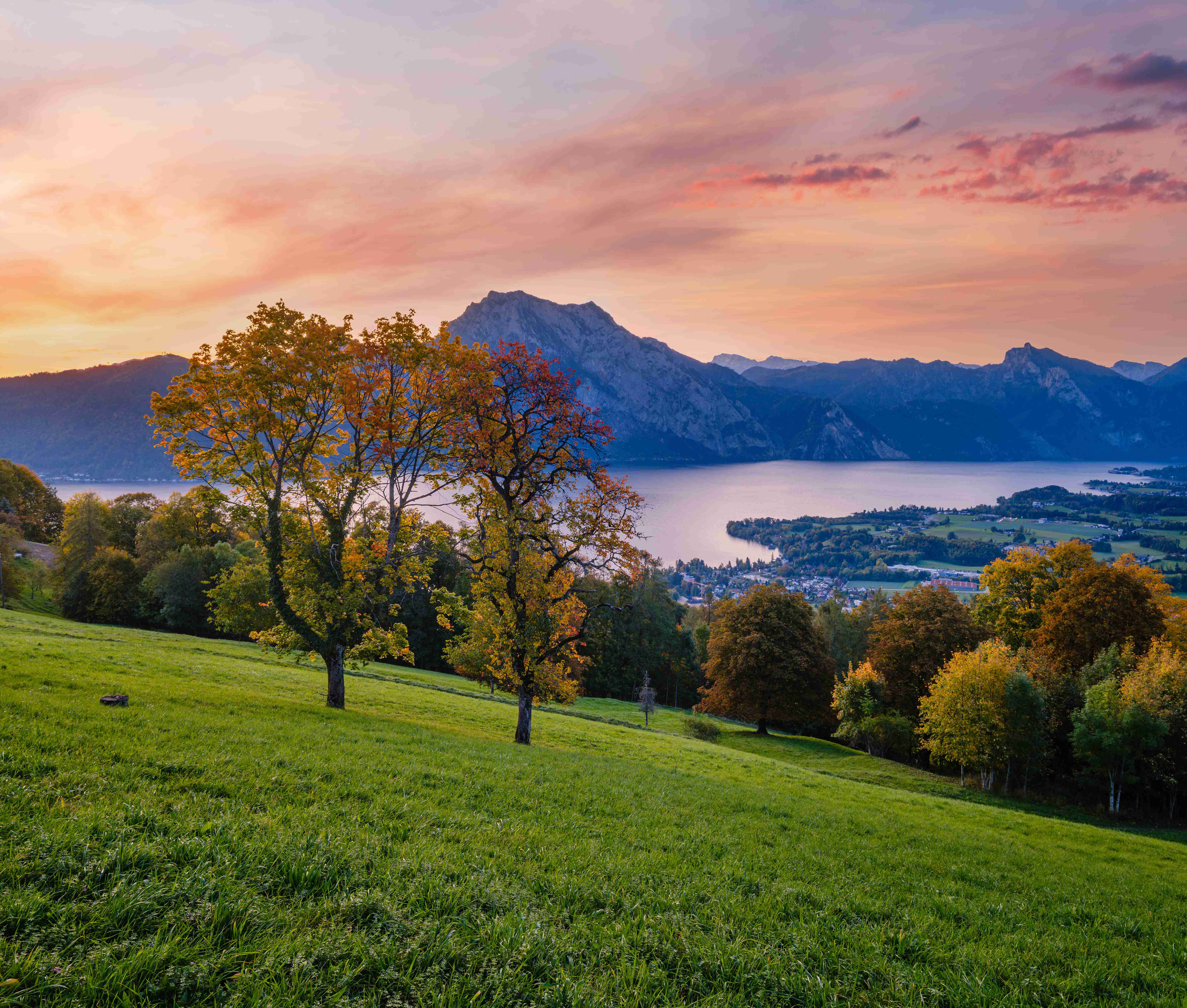 Peaceful autumn Alps mountain lake. Sunrise view to Traunsee lake, Gmundnerberg, Altmunster am Traunsee, Upper Austria.