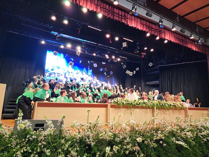 Unipar realiza colação de grau de 133 novos médicos em cerimônia no Teatro Neiva Pavan Machado Garcia