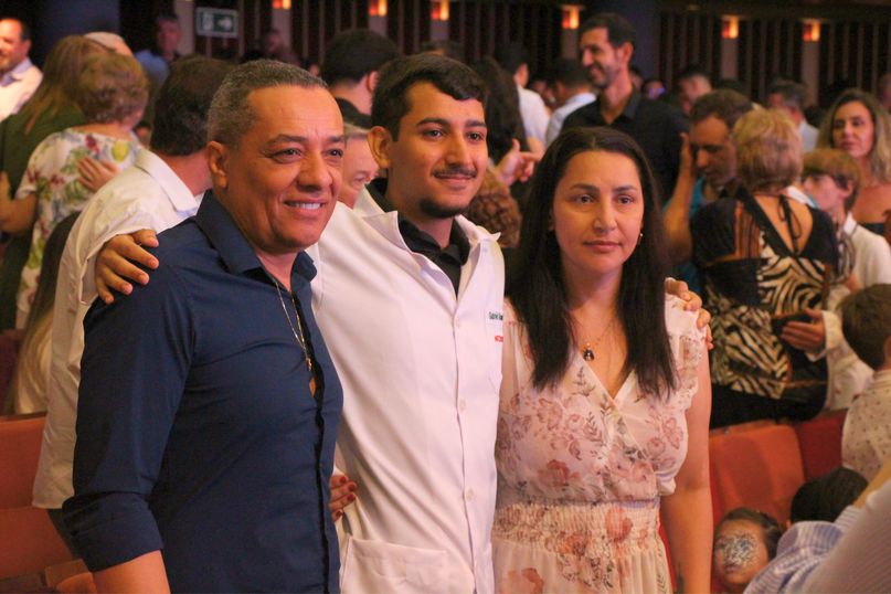 Curso de Medicina realiza Cerimônia do Jaleco para acadêmicos do primeiro ano