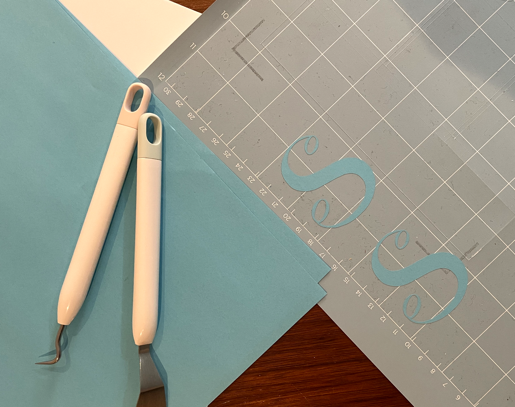 Blue 'S' logo on cutting mat