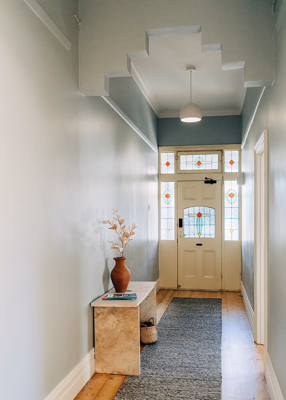 Image of couch image of table and phot hanging at Innver View Psychology