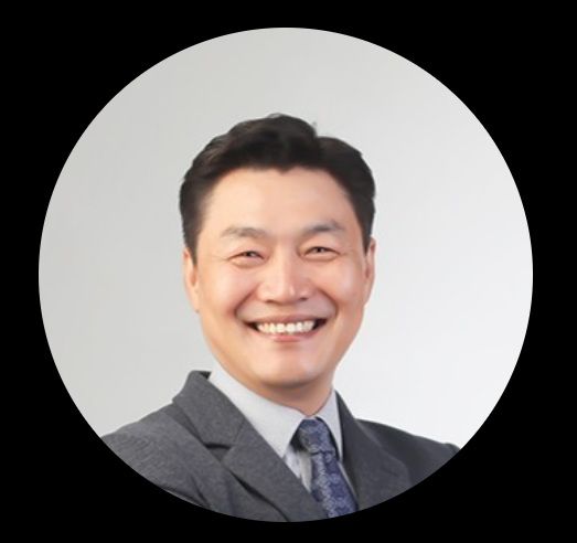 <subject>[headshot] image of a customer (for a mobility and transportation)</subject>