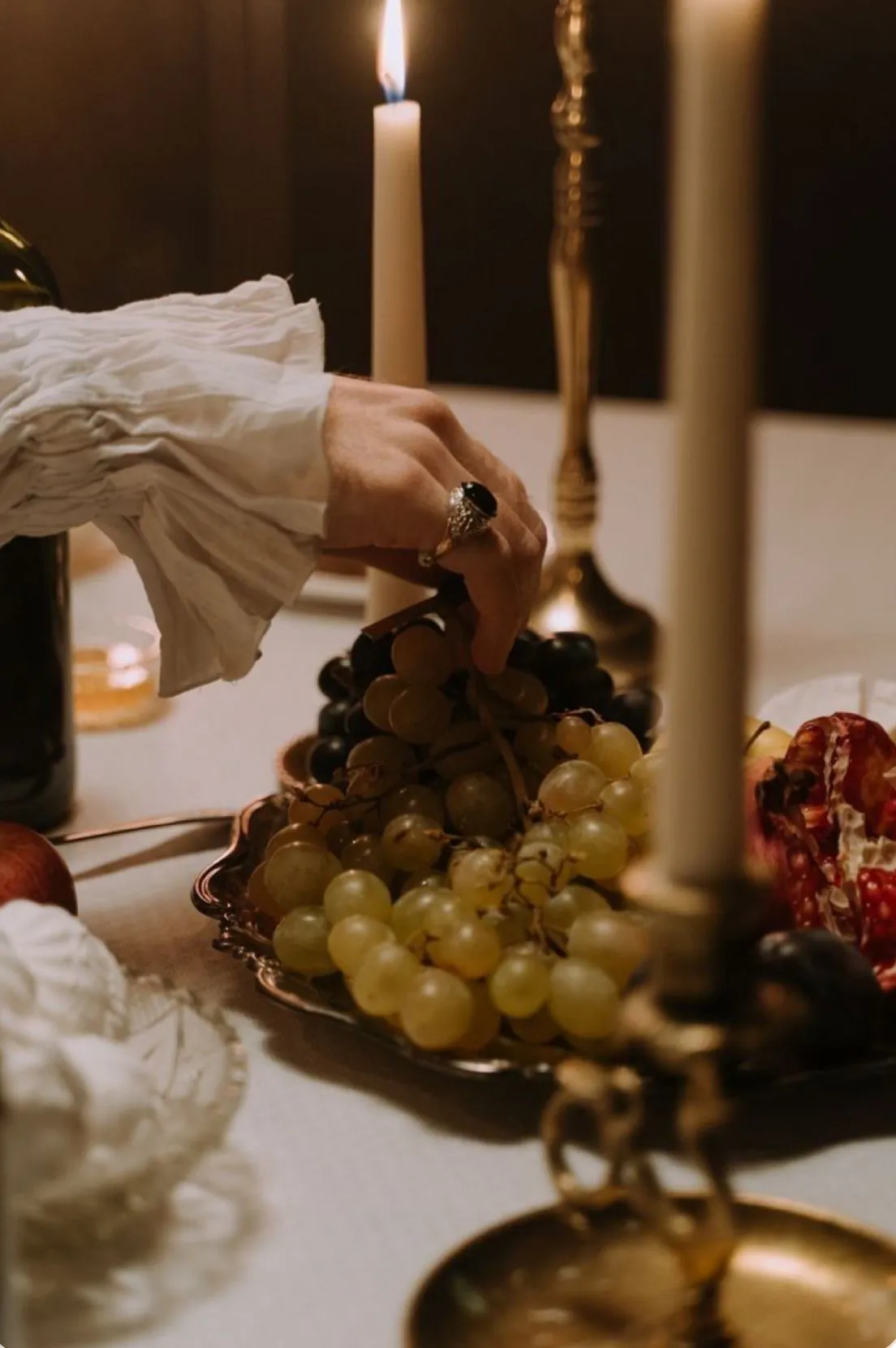 plat servi au restaurant la maison du caviar à Paris : chips de riz souflées accompagnées de caviar