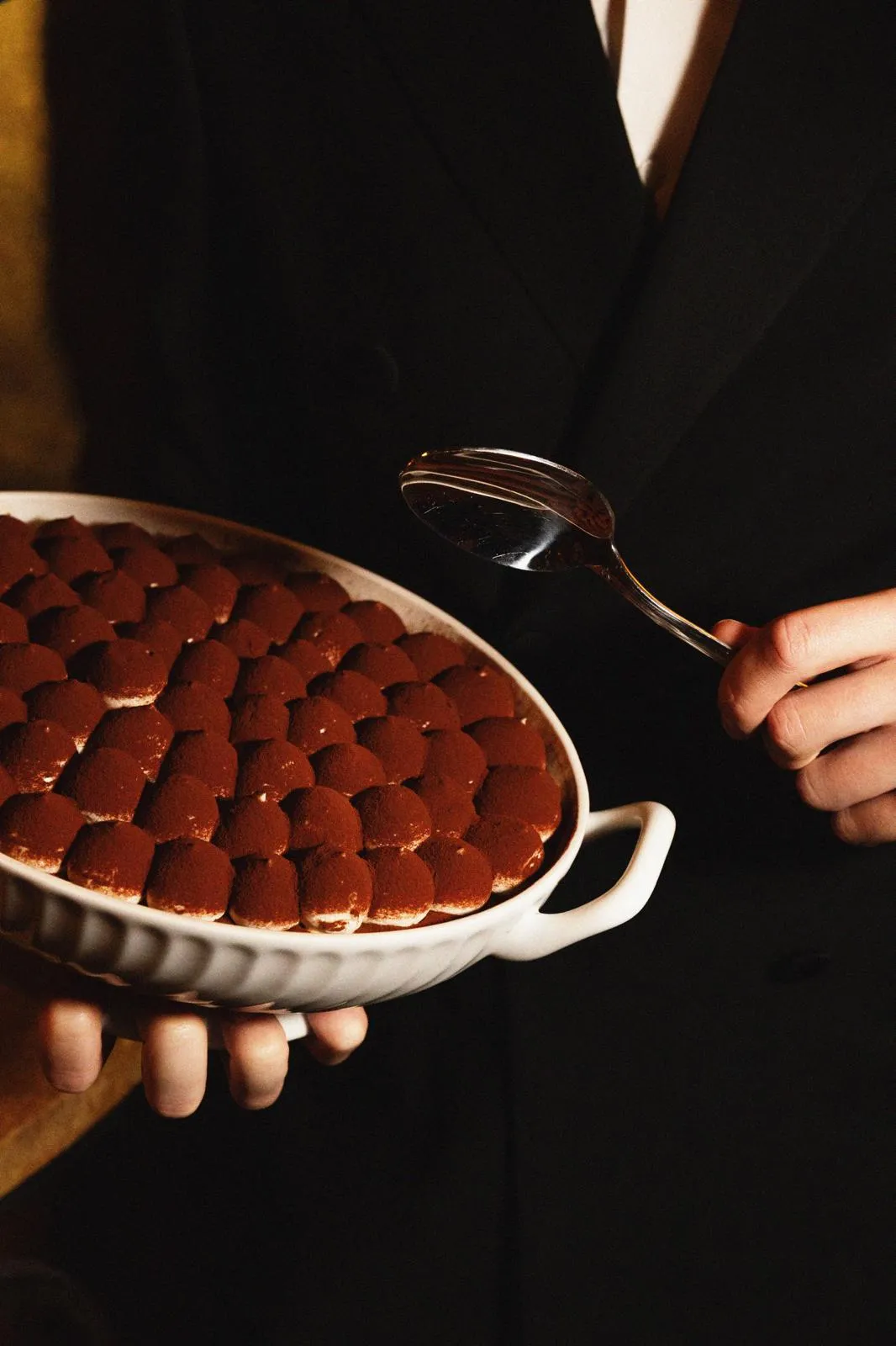plat servi au restaurant la maison du caviar à Paris : chips de riz souflées accompagnées de caviar