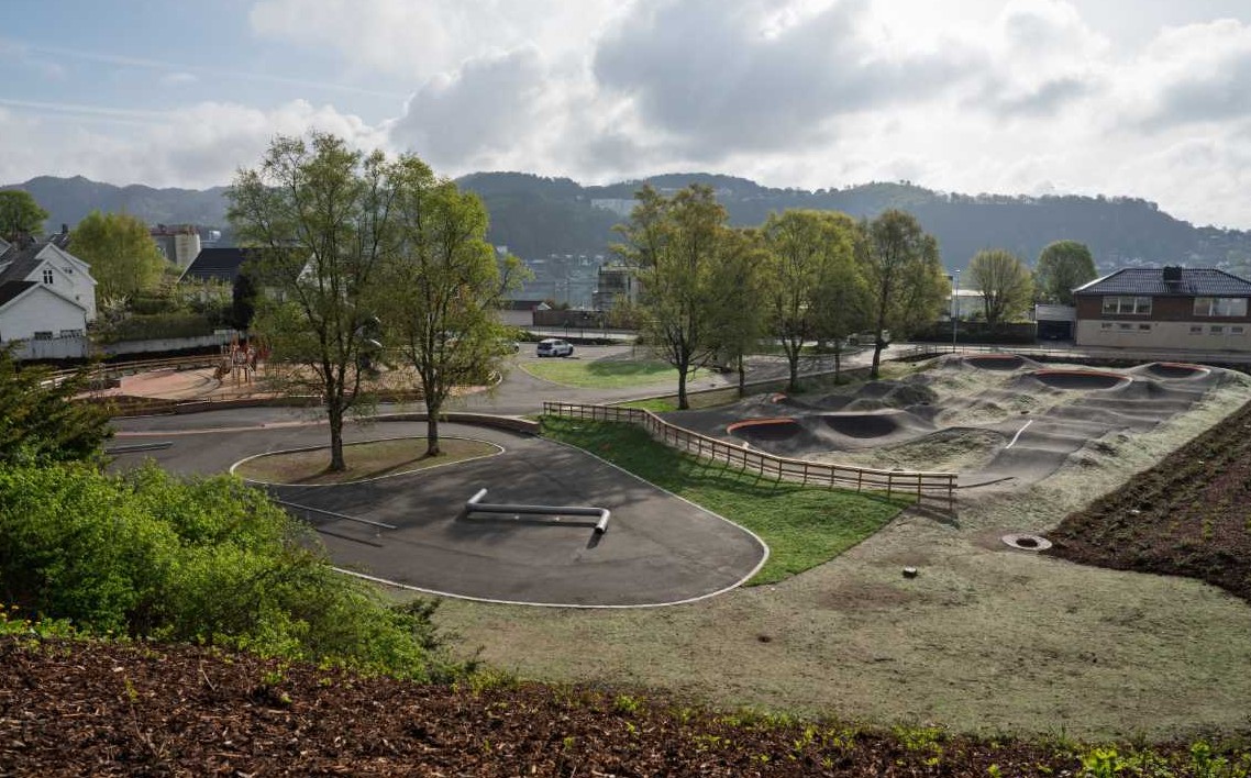 Pumptrack, klatring eller lett jogg på stedet? Opp til deg, det