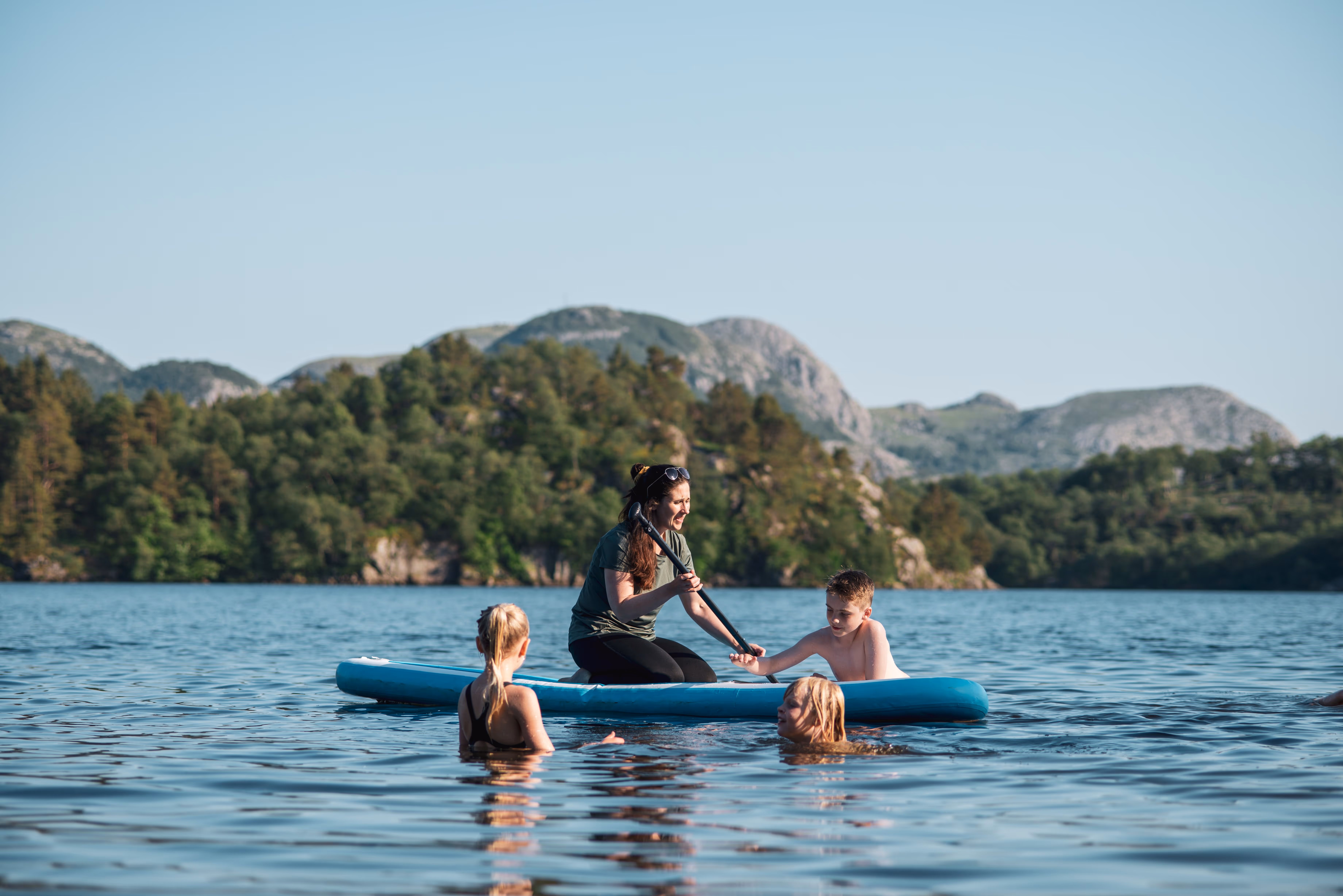 Svaberg, mini-strand og ferskvann – bra bading for store og små