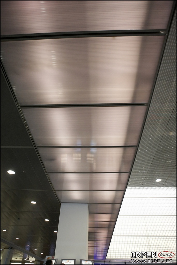 Sistemas (Policarbonato Celular) - Obra pública - Aereopuerto (Barcelona)