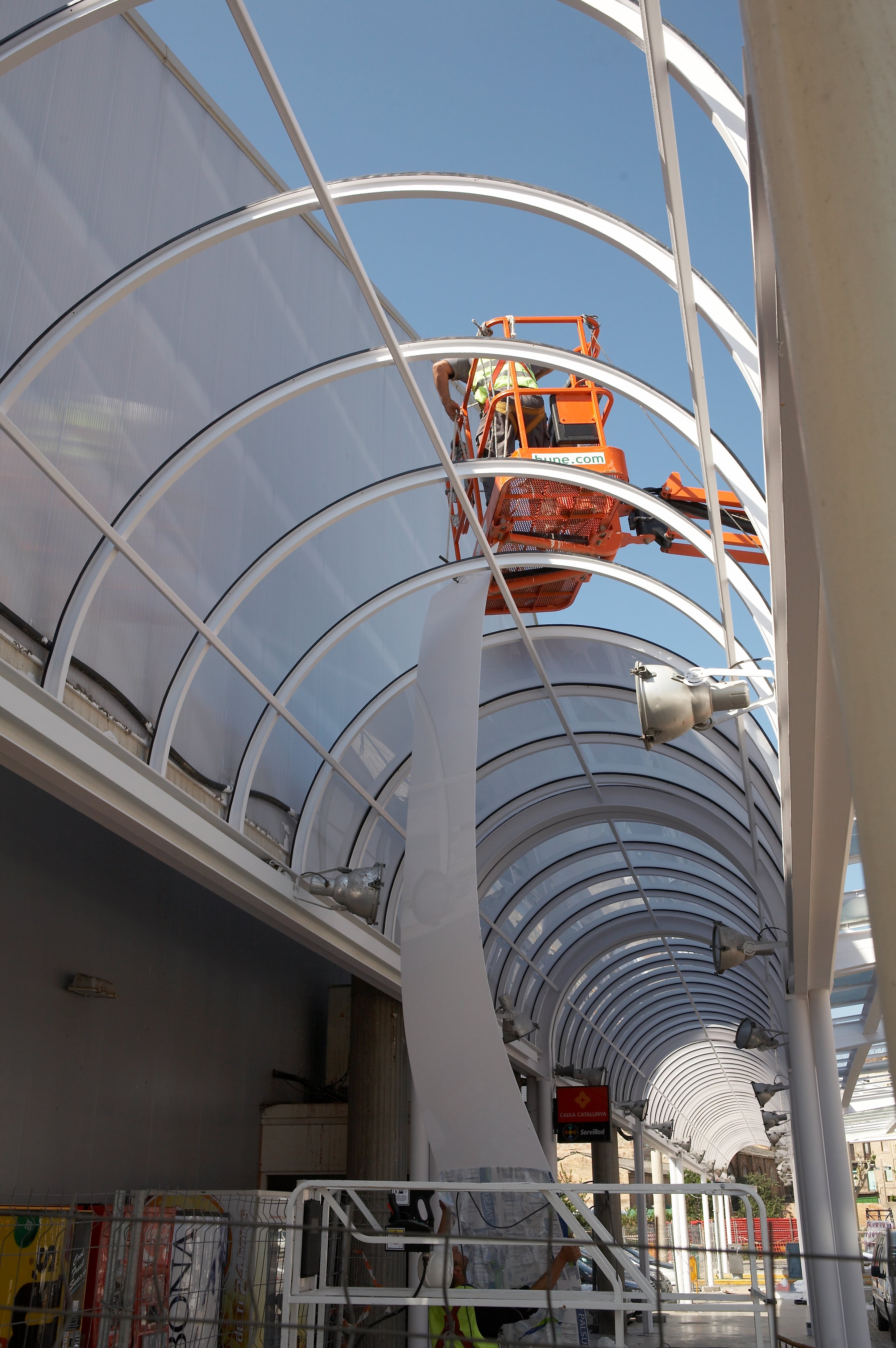 Policarbonato Compacto - Obra Pública - Estación Autobuses Manresa