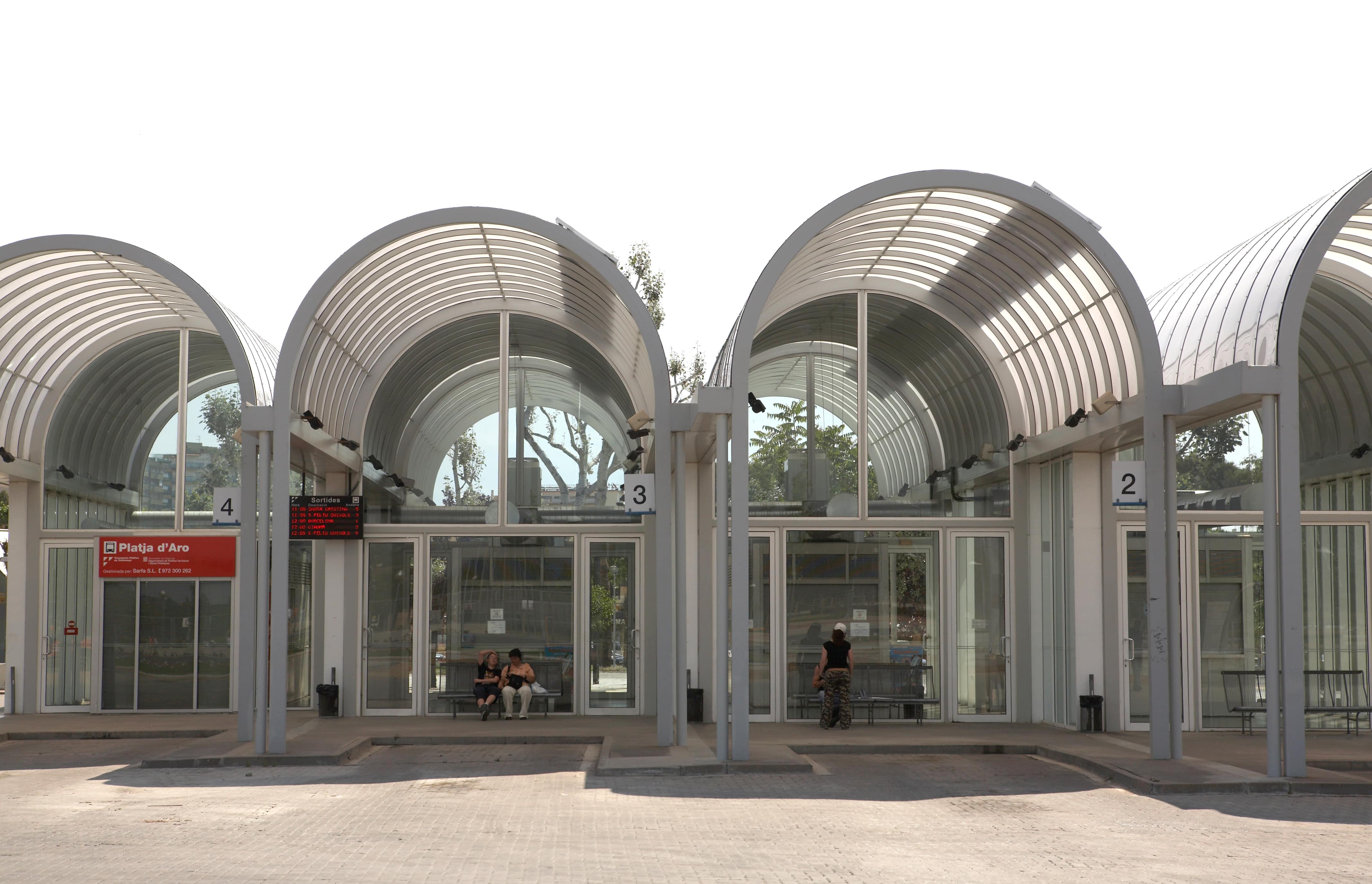 Policarbonato Compacto - Obra Pública - Estación Autobuses Platja d' Aro