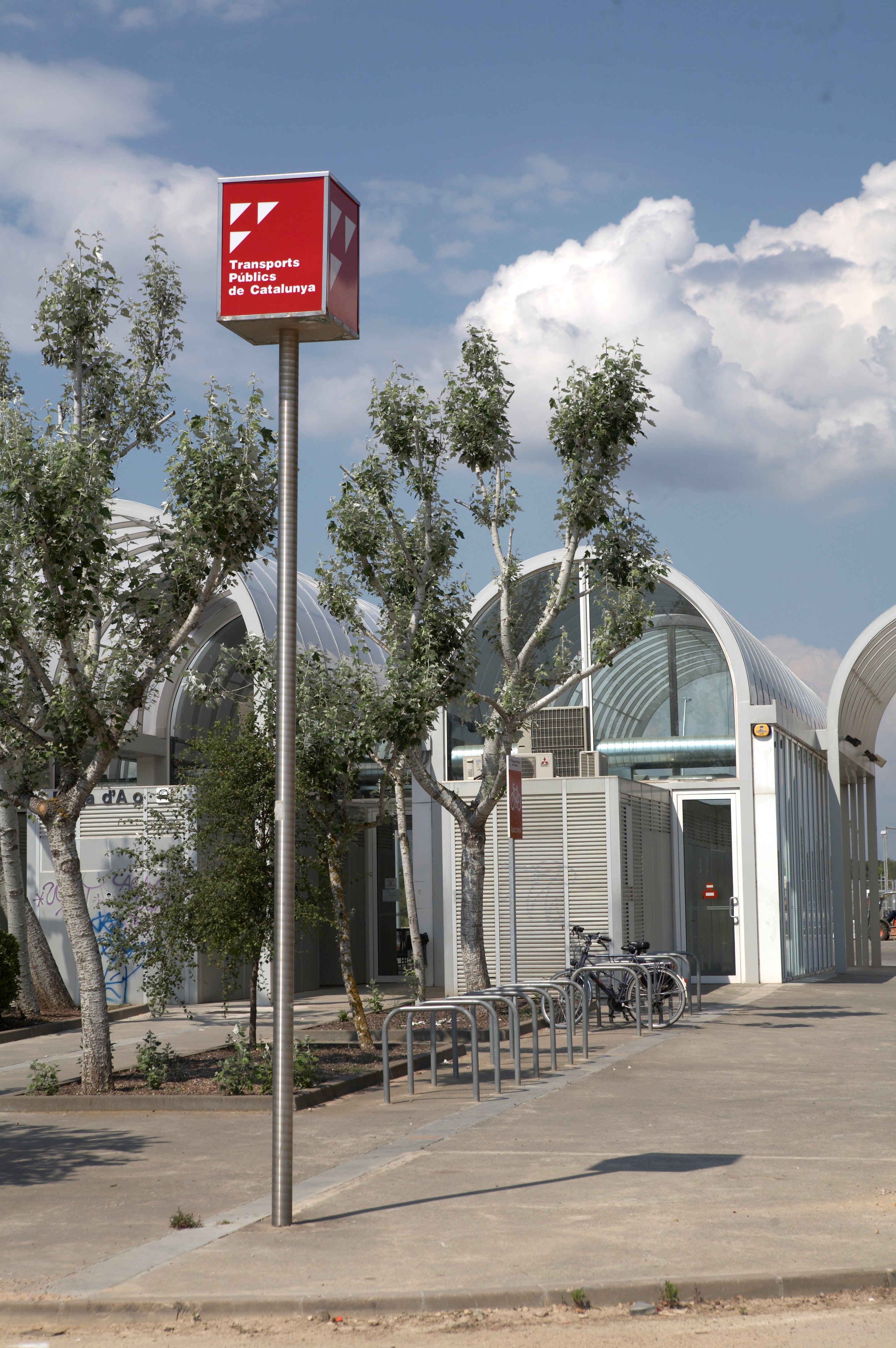 Policarbonato Compacto - Obra Pública - Estación Autobuses Platja d' Aro