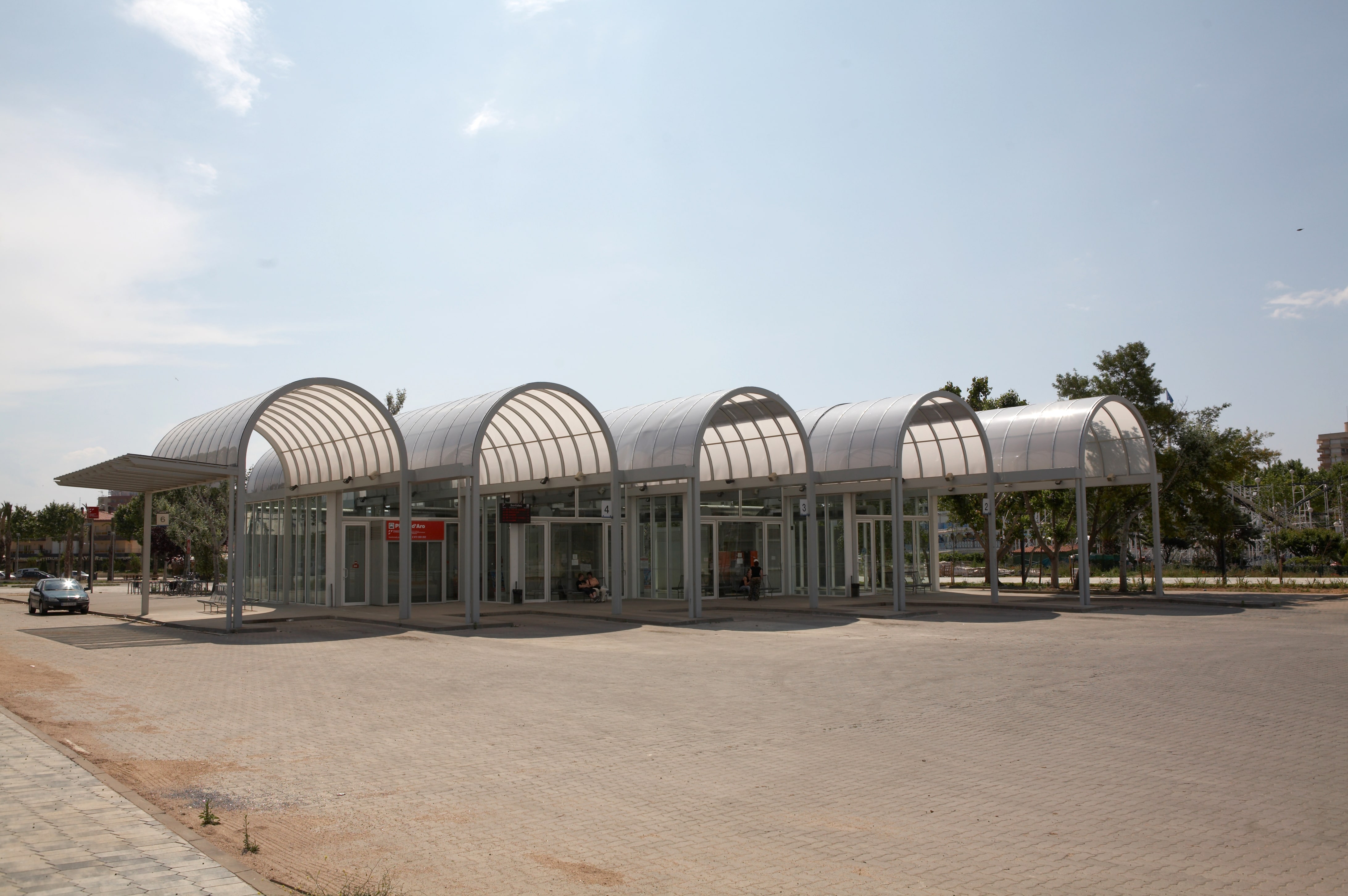 Policarbonato Compacto - Obra Pública - Estación Autobuses Platja d' Aro