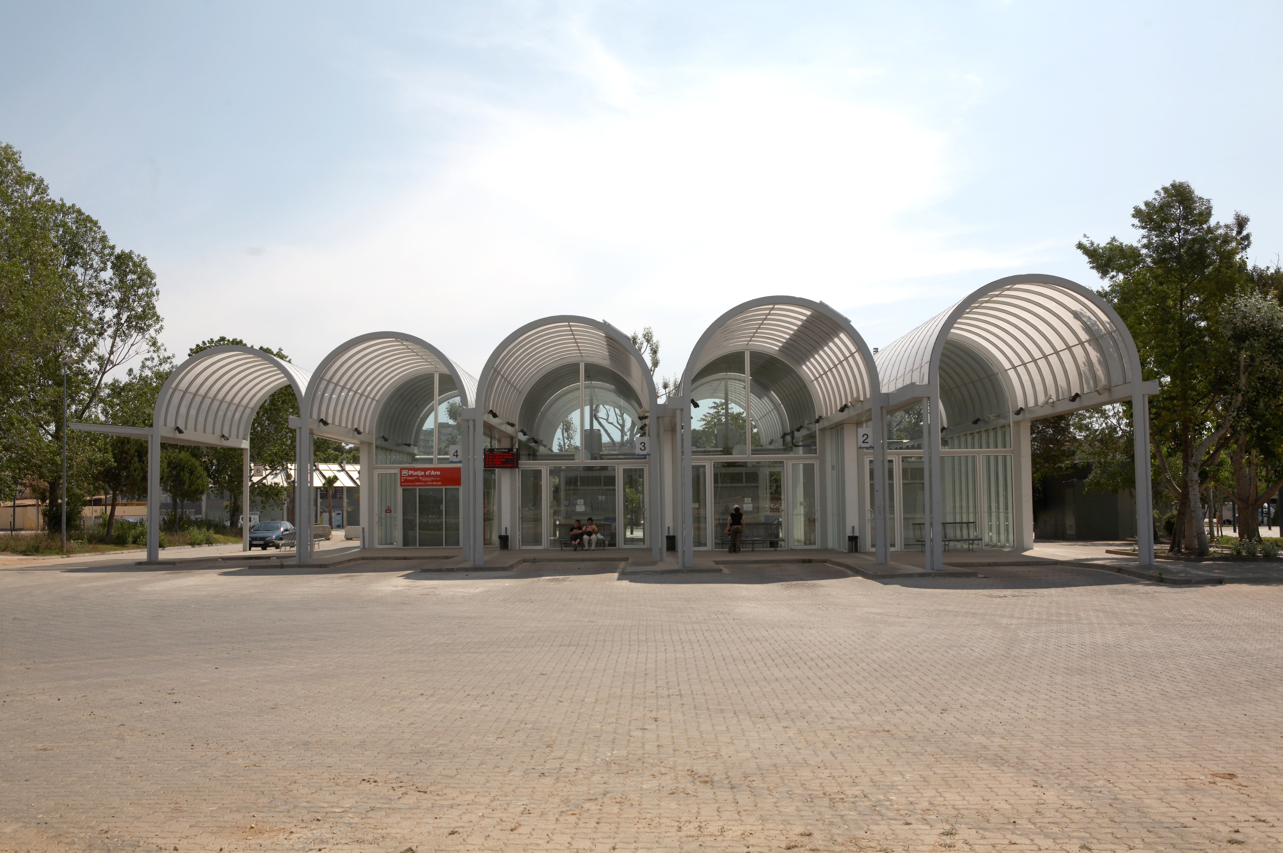 Policarbonato Compacto - Obra Pública - Estación Autobuses Platja d' Aro