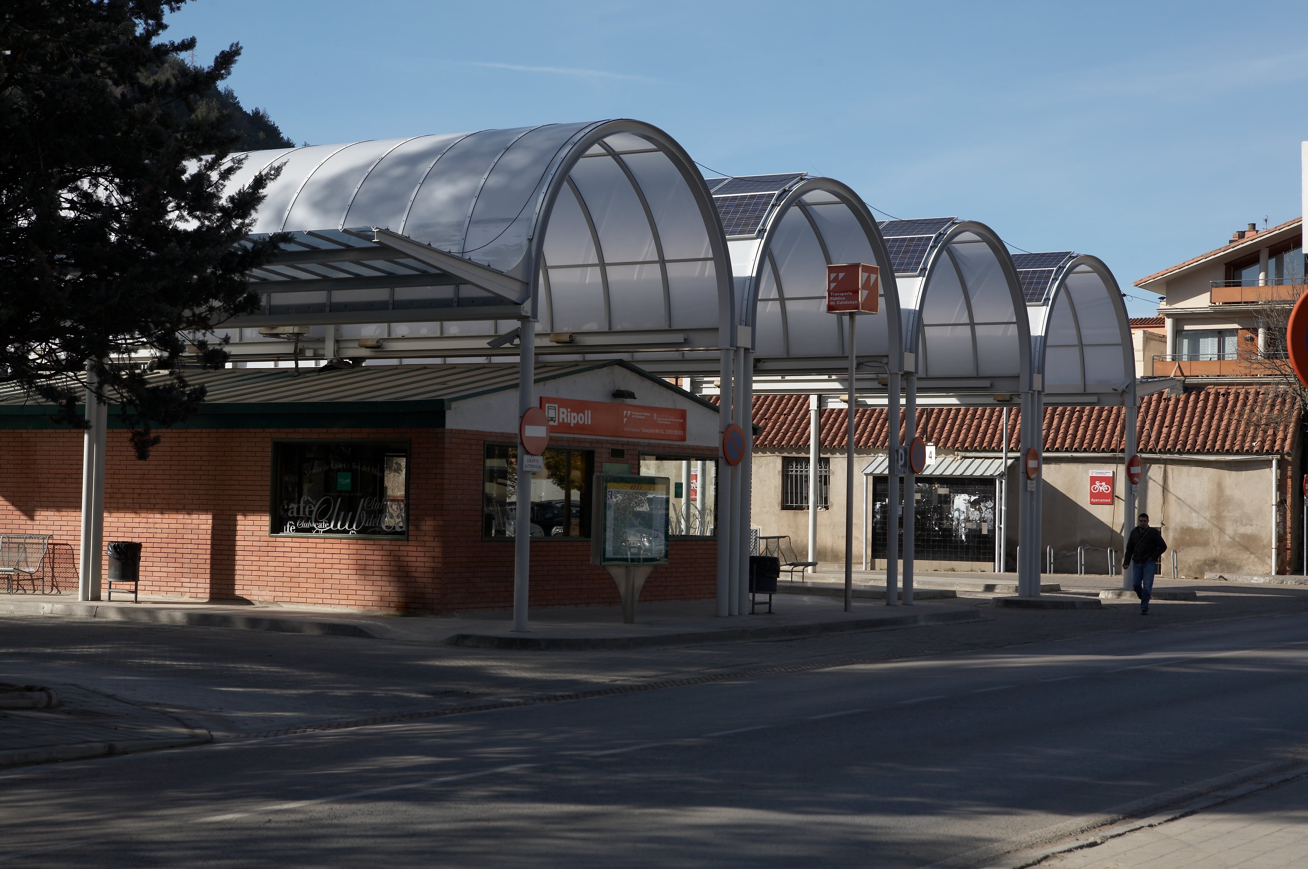 Policarbonato Compacto - Obra Pública - Estación Autobuses Ripoll
