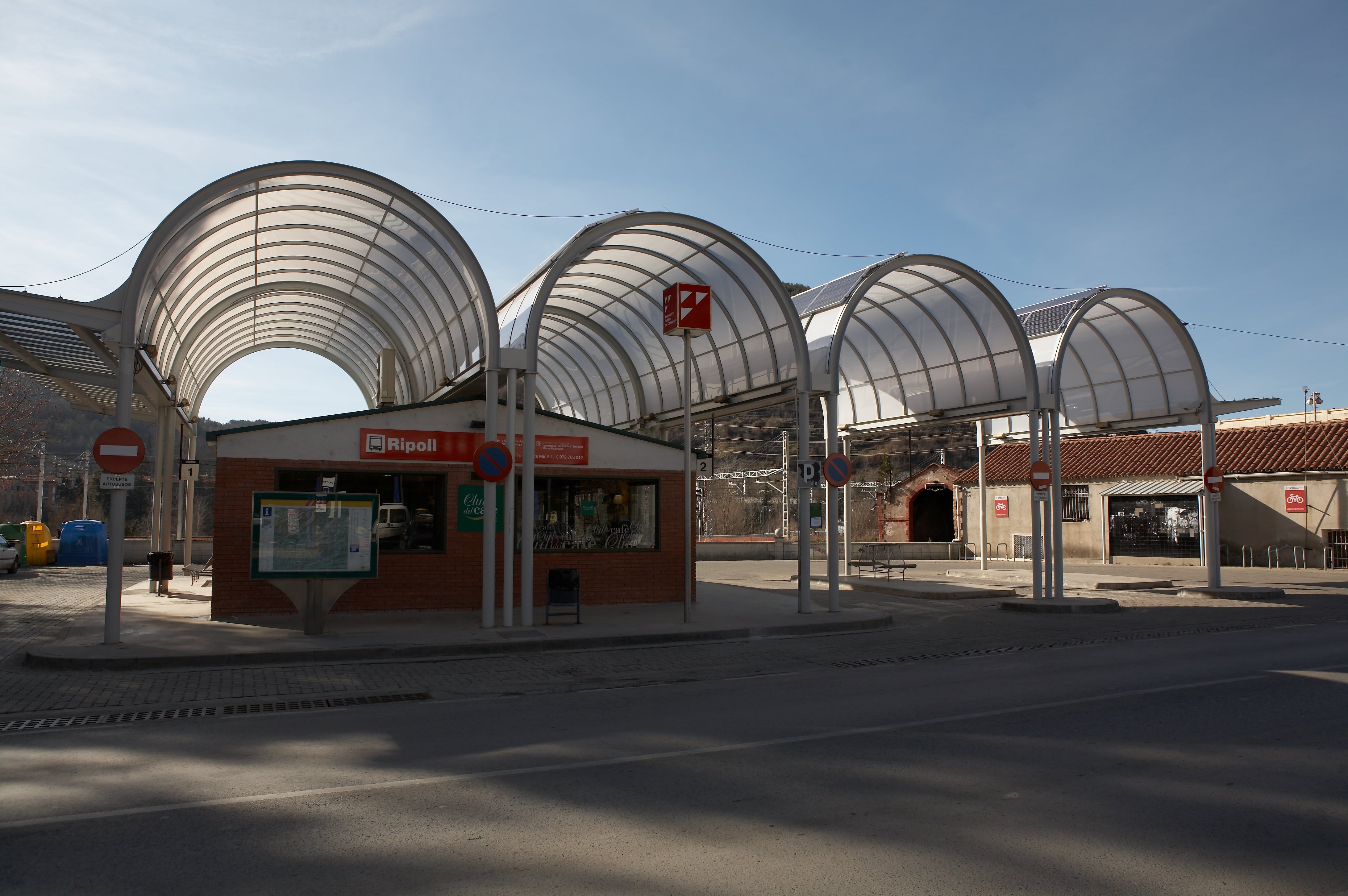Policarbonato Compacto - Obra Pública - Estación Autobuses Ripoll
