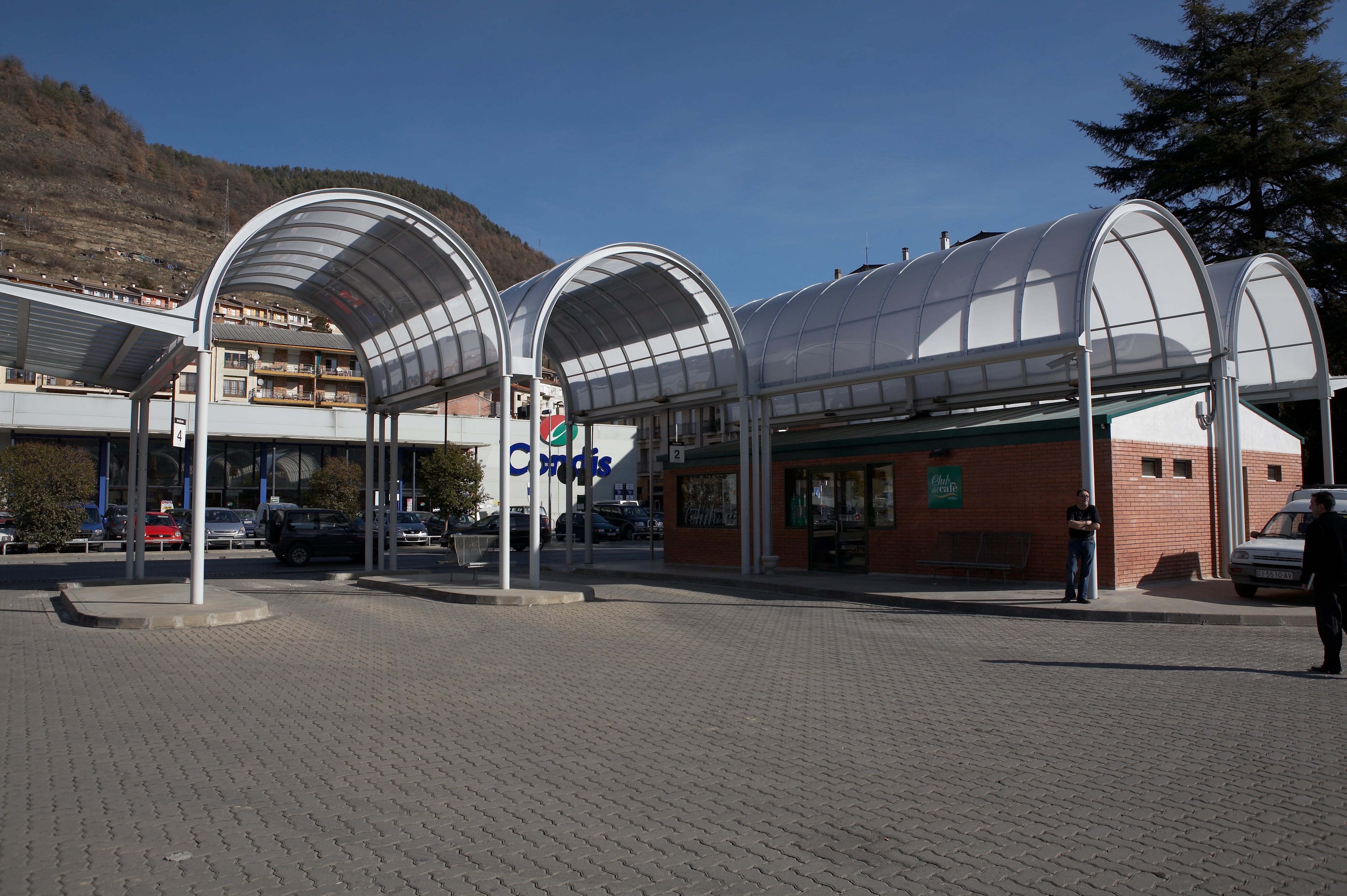 Policarbonato Compacto - Obra Pública - Estación Autobuses Ripoll