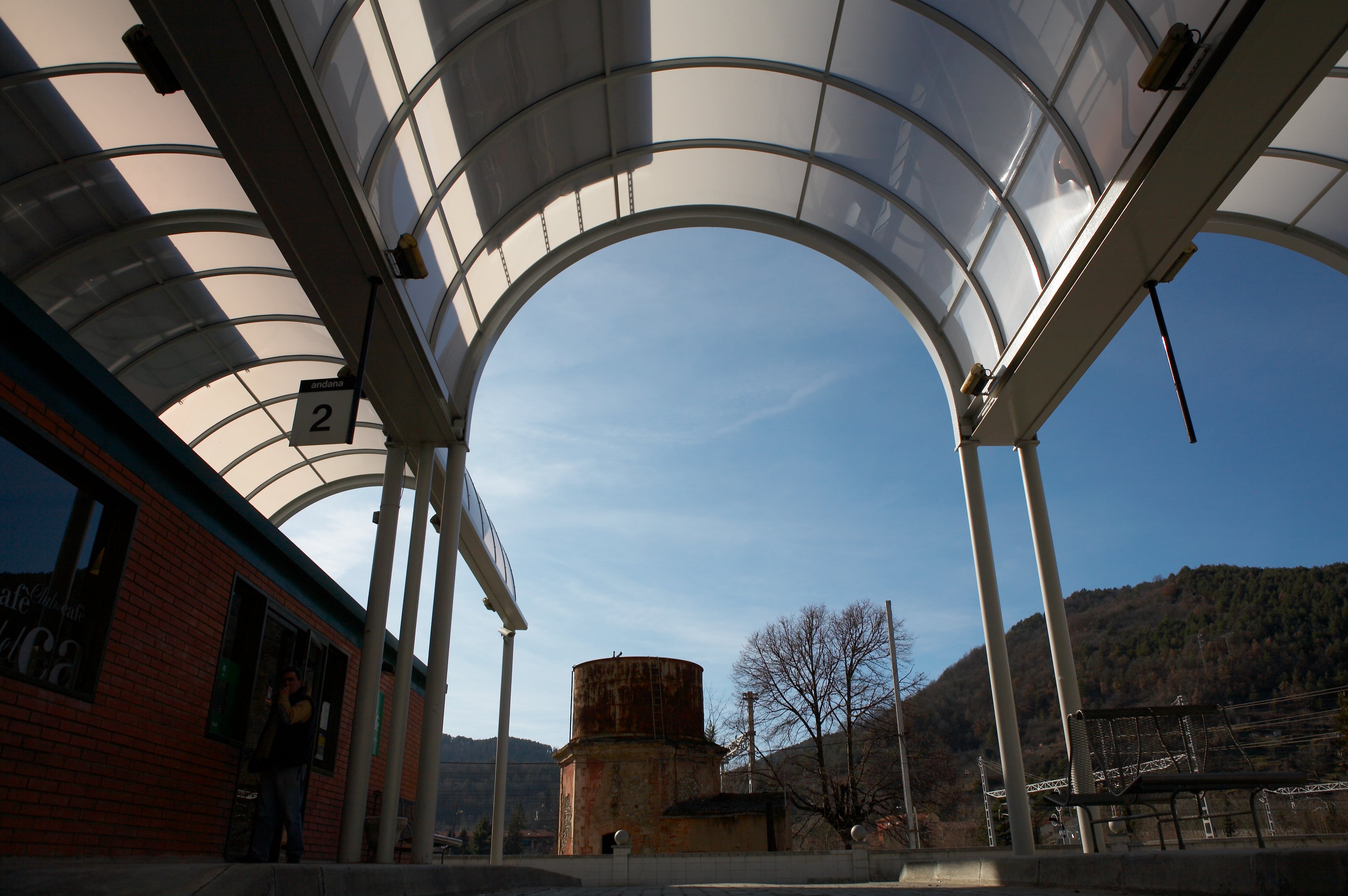 Policarbonato Compacto - Obra Pública - Estación Autobuses Ripoll