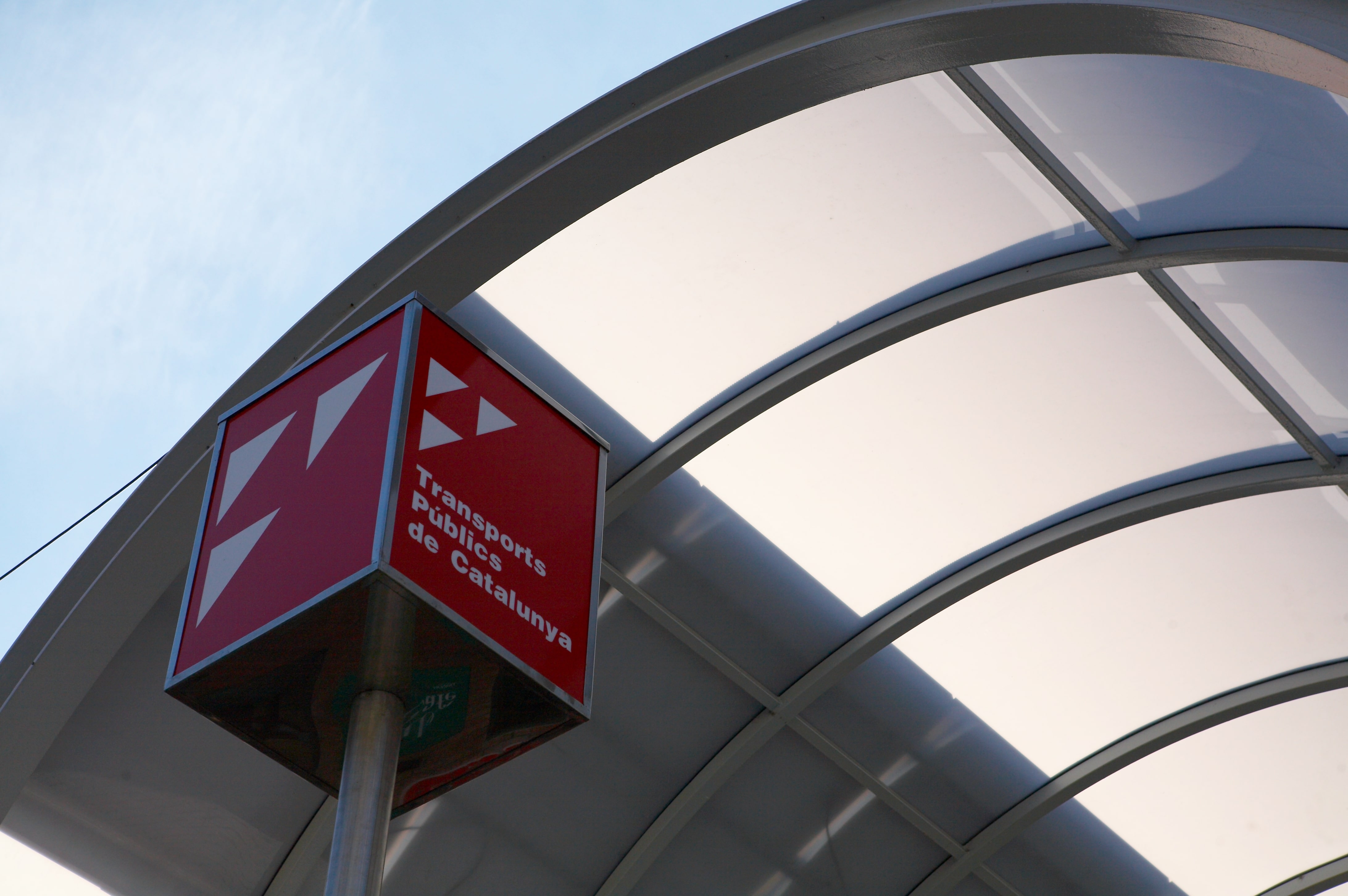 Policarbonato Compacto - Obra Pública - Estación Autobuses Ripoll
