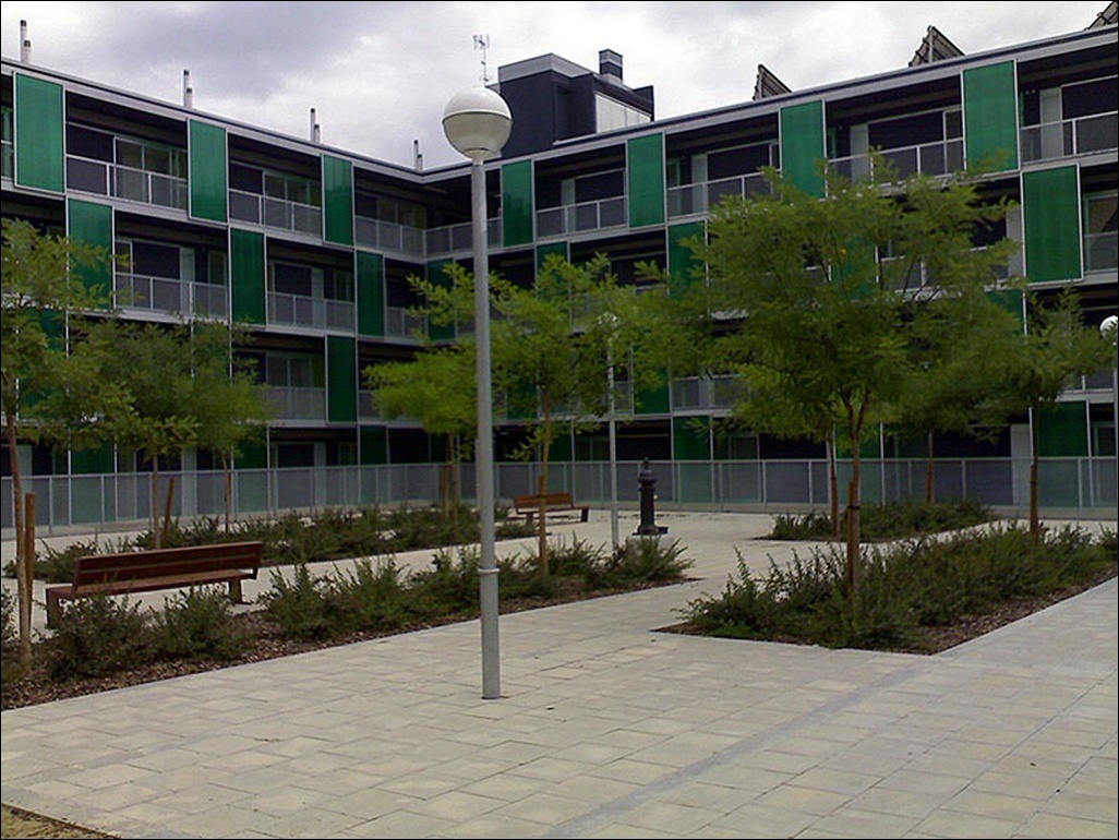 Sistemas (Policarbonato Celular) - Vivienda - Edificio Viviendas (Lleida)
