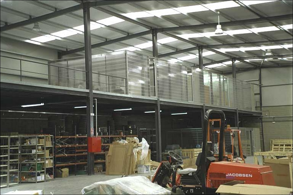 Sistemas (Policarbonato Celular) - Obra Privada - Oficinas Ferrer Dalmau