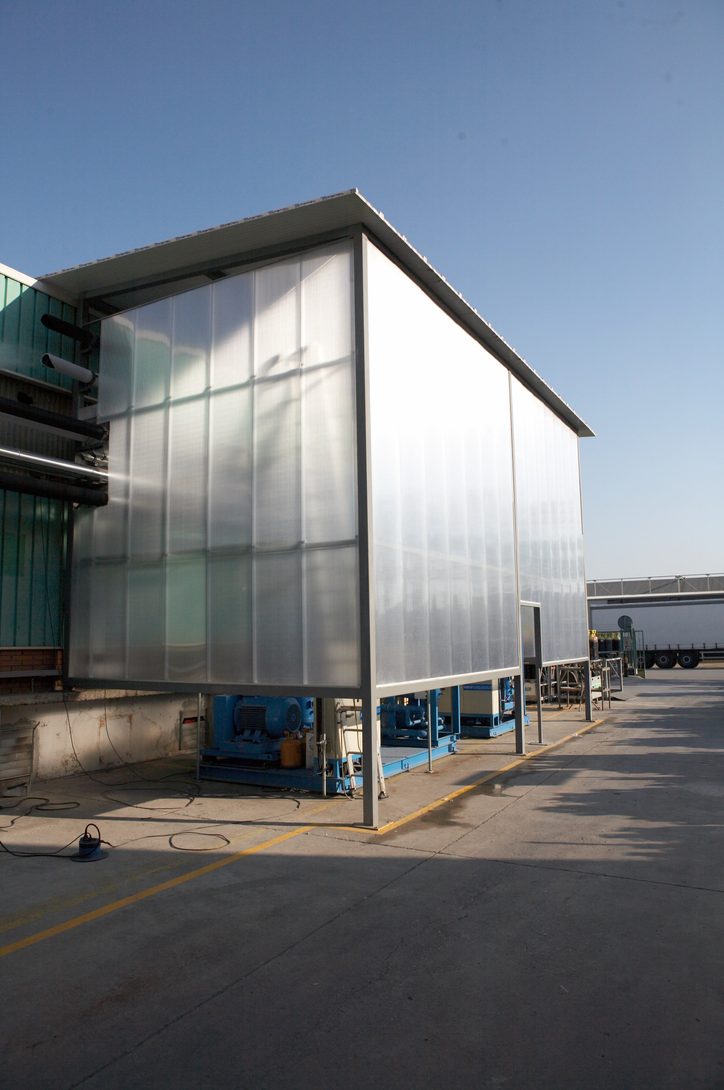 Sistemas (Policarbonato Celular) - Obra Privada - Praxair (Zona Franca - Barcelona)