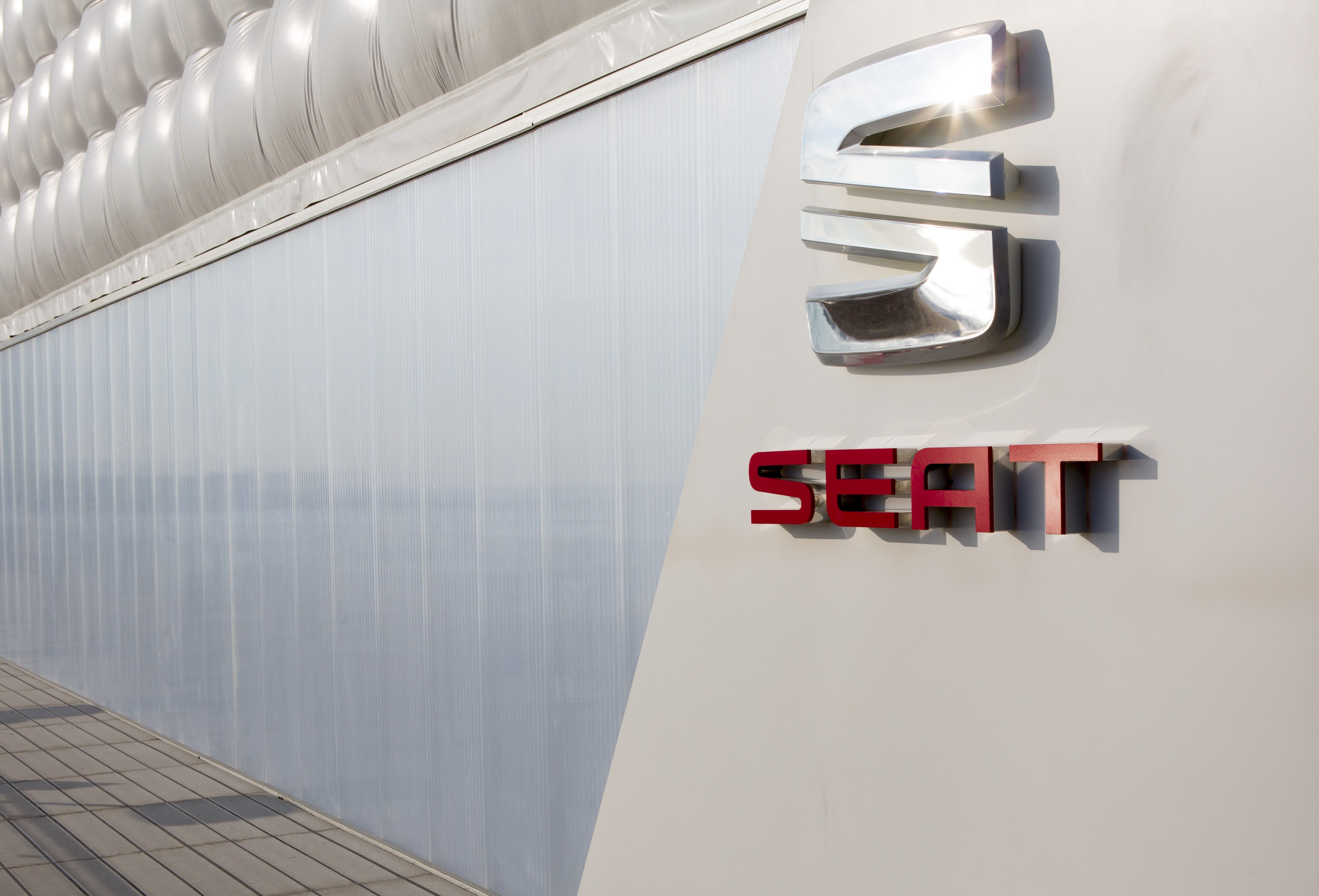 Sistemas (Policarbonato Celular) - Obra Privada - Stands (SEAT - Barcelona)